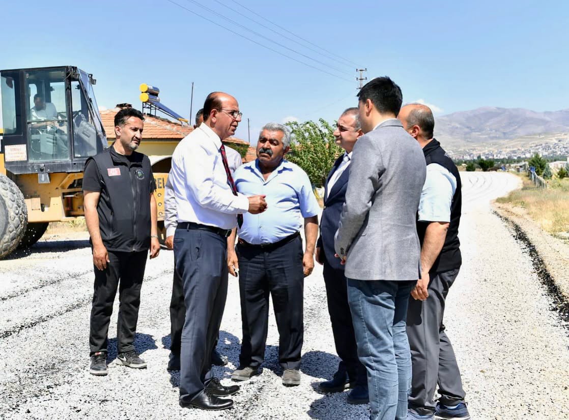 Yeşilyurt Belediyesi,Kırsal Kesimlerde Ulaşım Sorunlarını Çözmeyi Sürdürüyor