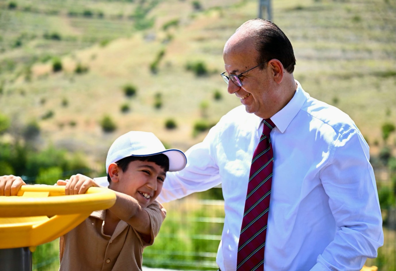 Yeşilyurt Belediyesi Banazı'ya Güneş Enerjili Park İnşa Etti