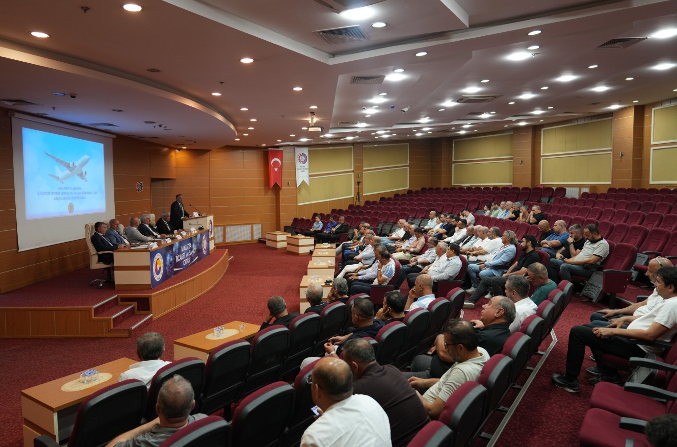 Başkan Sadıkoğlu,''Malatya Havalimanı'nda Uçak Sefer Sayısı ve Saatleri Yetersiz''