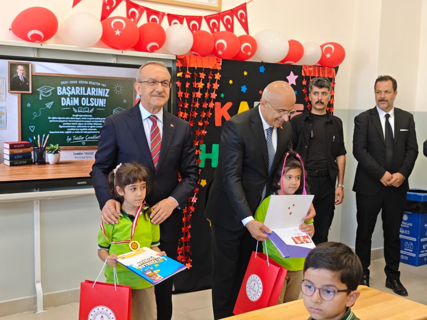 Malatya’da Karne Heyecanı...47 Bin Öğrenci Tatile Girdi