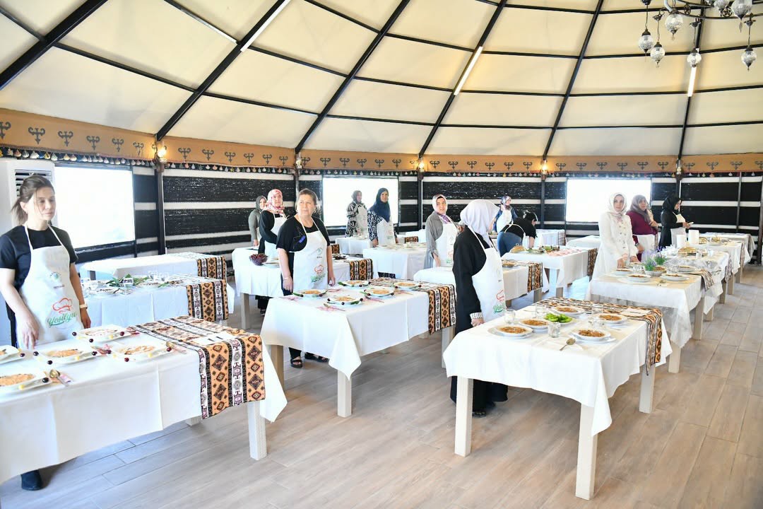 Kiraz Festivalinde Düzenlenen Kiraz Yaprağı Sarması Yarışması Sonuçlandı