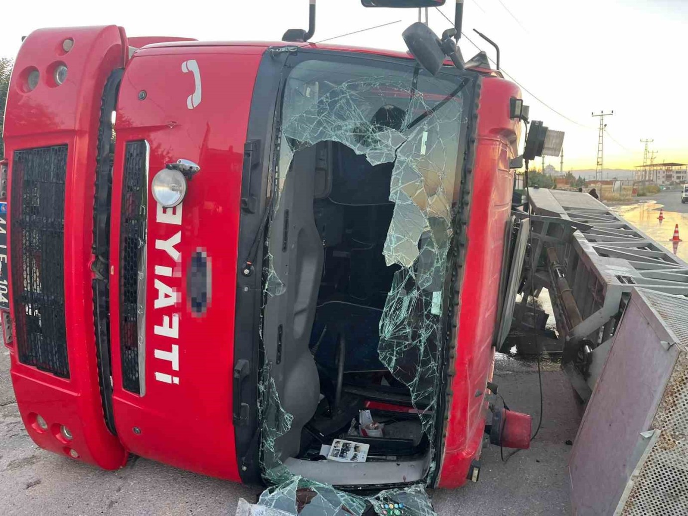 Malatya’da Göreve Giden İtfaiye Aracının Devrilmesiyle 3 Kişi Yaralandı