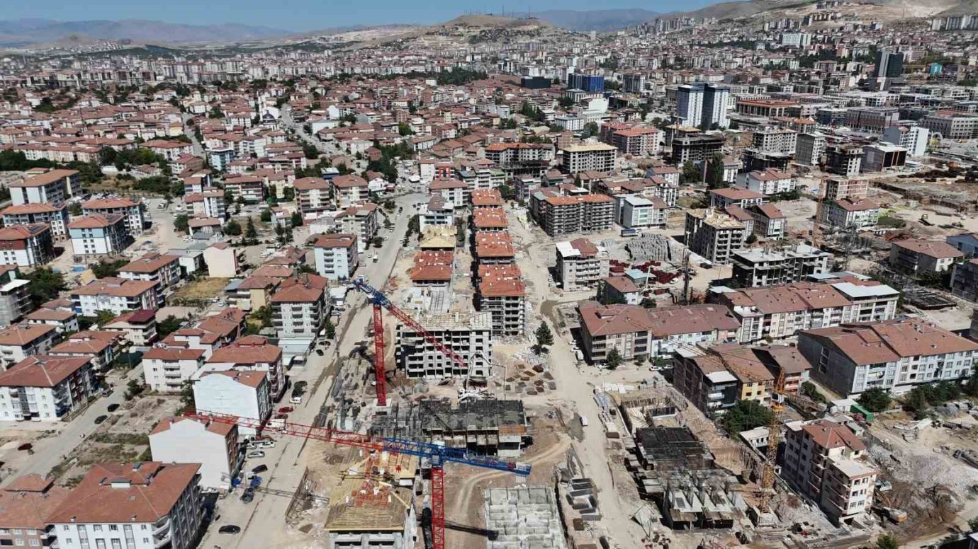 Depremde Yıkılan Hayat Sitesi Davası Ertelendi