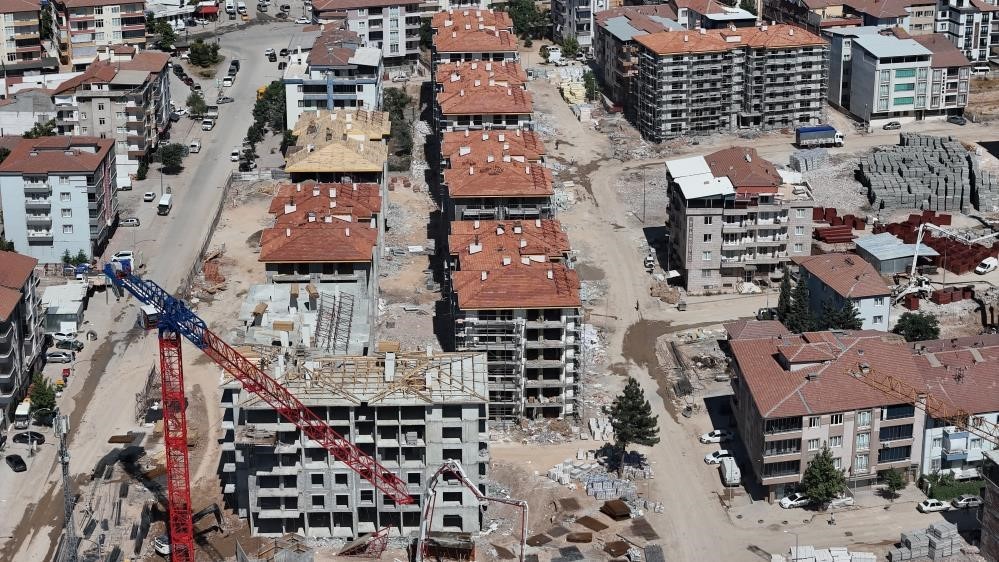 Depremde Yıkılan Ermeç Apartmanında,Dava Ertelendi