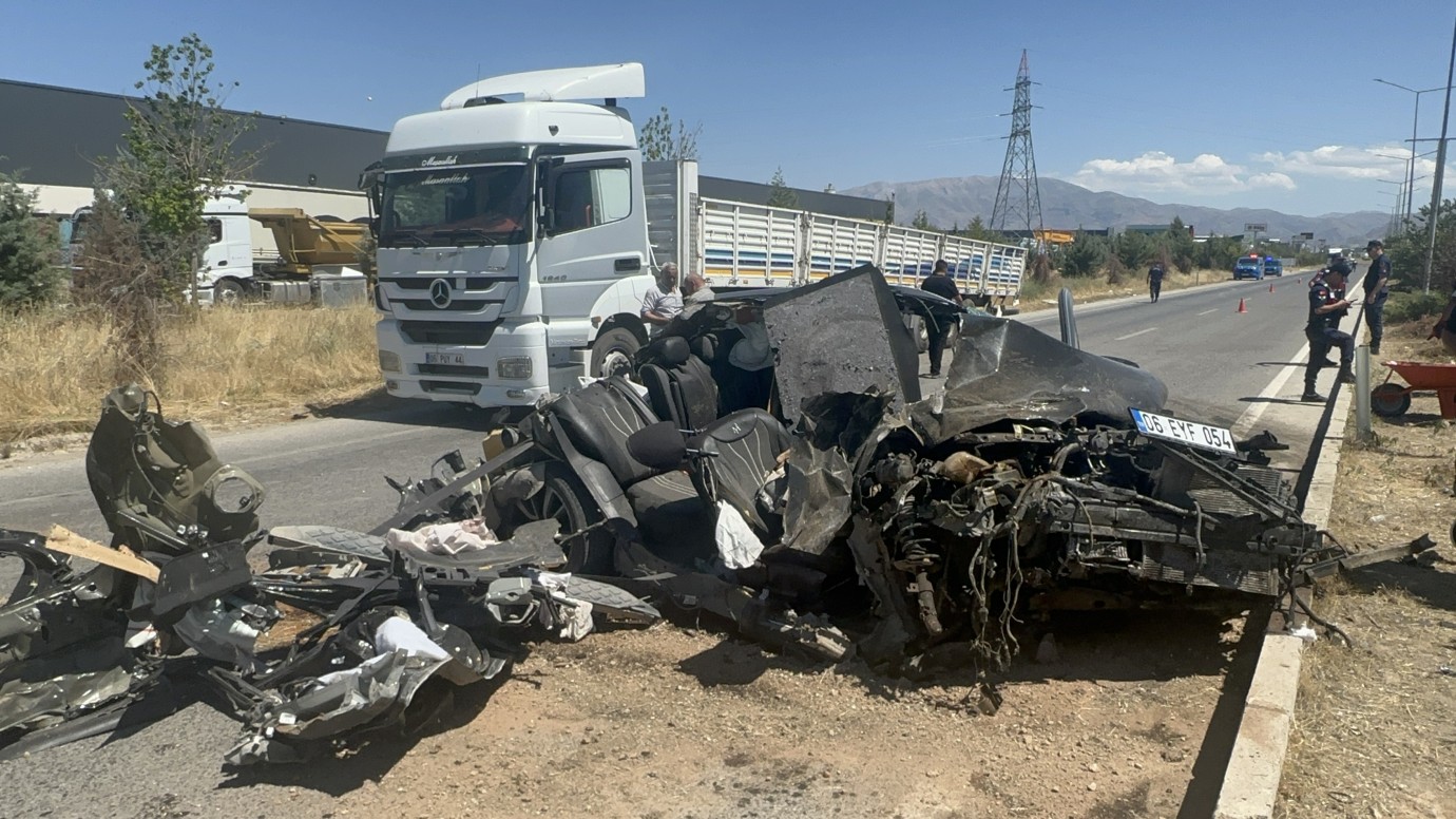 Malatya Havalimanı Yolunda Yaşanan Kazada Sürücü Ağır Yaralandı