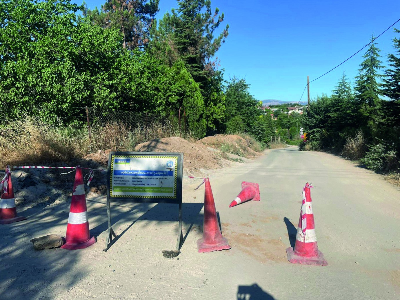 Dilek’te Yollar Kördüğüm Vatandaş Evine Açık Yol Arıyor!