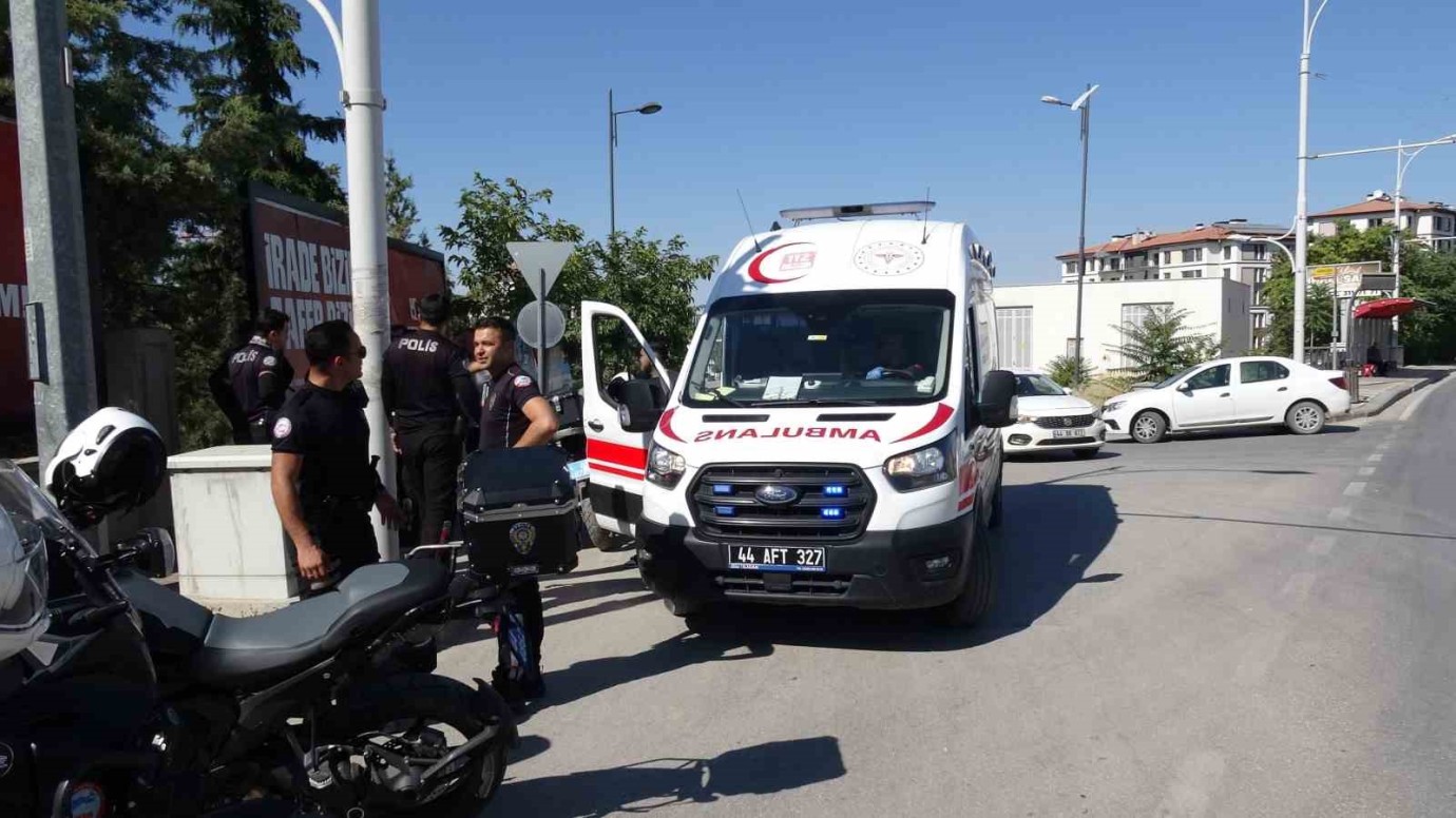 Malatya Şire Pazarı’nda Alacak Verecek Kavgası:2 Yaralı