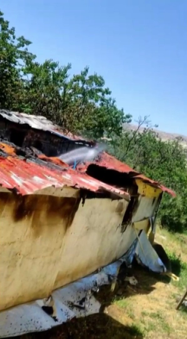 Akçadağ'da Bulunan Tavuk Çiftliğinde Yangın Çıktı