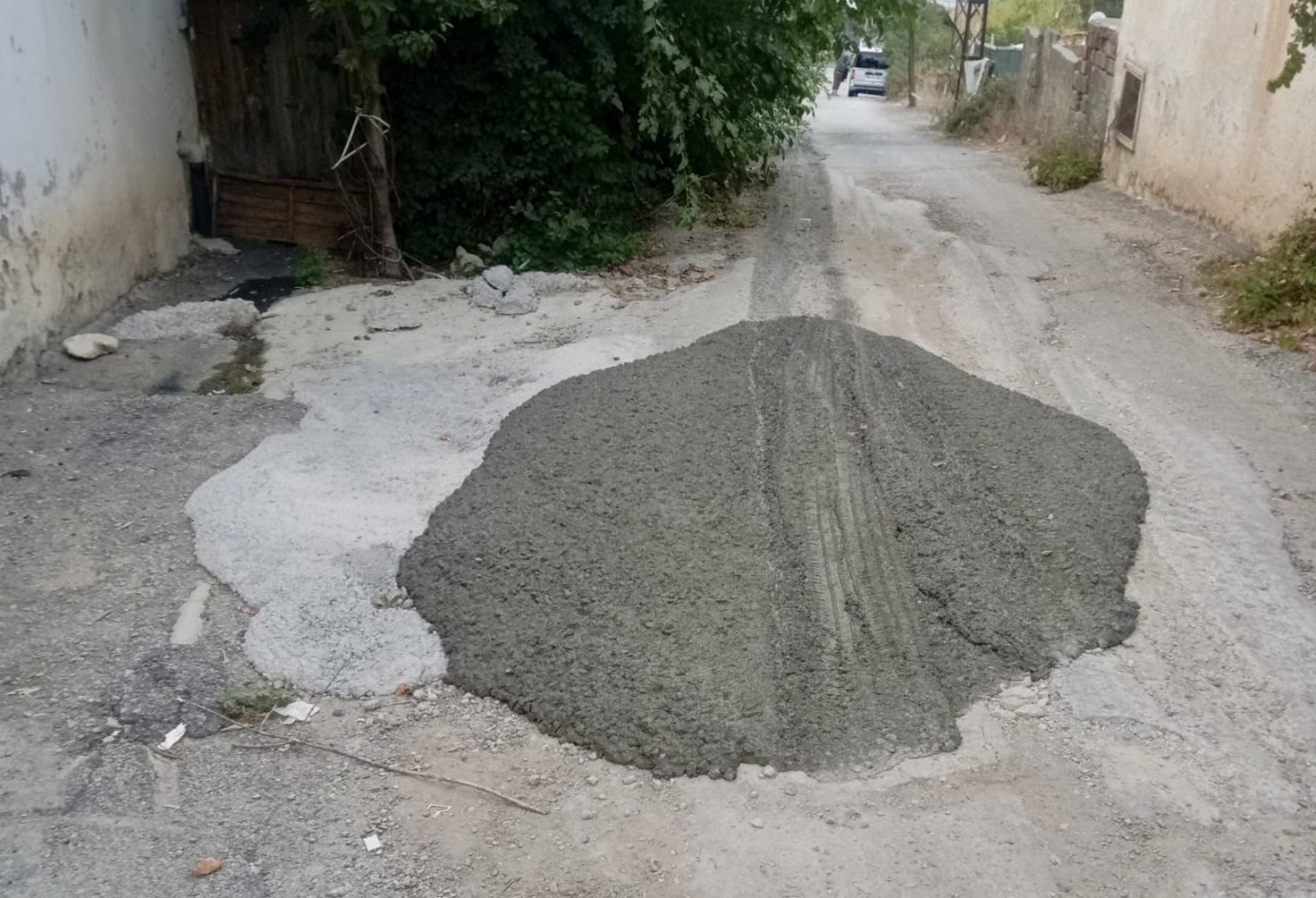 Beton Mikserinin Sokağa Döktüğü Harç Tepki Uyandırdı