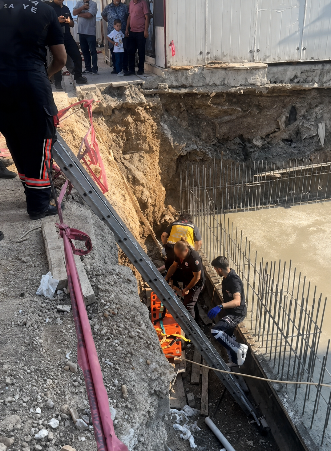 Malatya'da Bir Kadın İhmal Kurbanı Olup İnşaat Temeline Düştü!