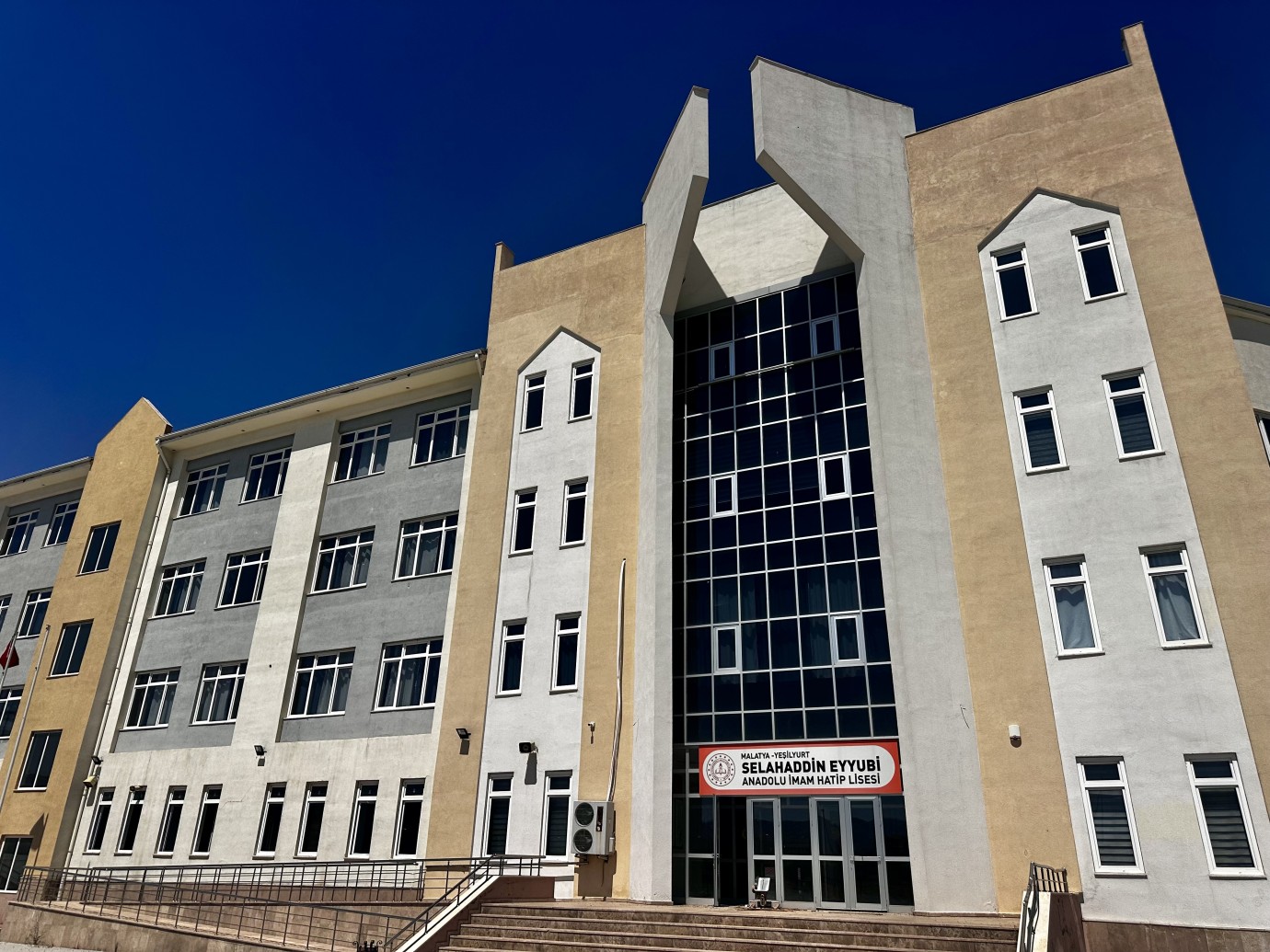 Malatya ​​​​​​​Selahaddin Eyyubi Anadolu İmam Hatip Lisesi'nden YKS Başarısı