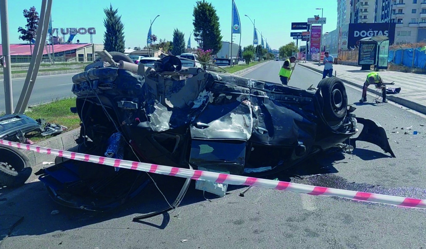 Yakınca'da Yaşanan Kazada Araç Takla Attı: 3 Yaralı