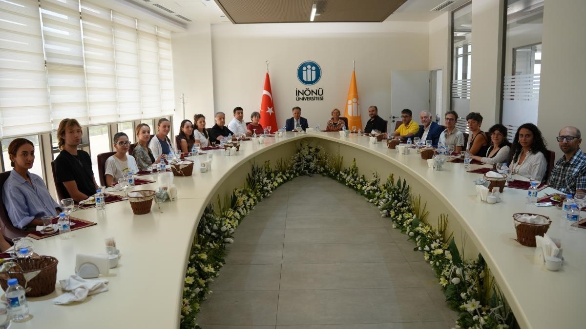 Arslantepe'nin Eski ve Yeni Kazı Başkanları Rektör Akpolat’ı Ziyaret Etti
