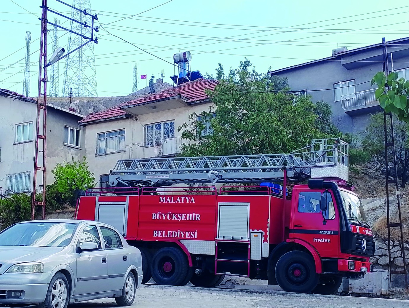 Hekimhan'da Emekli Öğretmen Evinde Ölü Bulundu