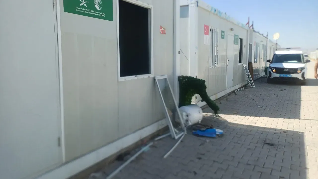 Özsan’da Kaldırılmayan Konteynerler Tehlike Arz Ediyor