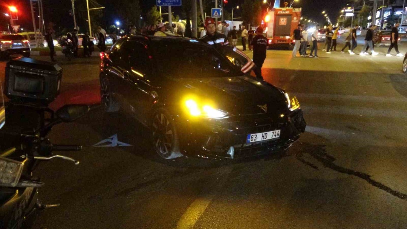 2 Otomobilin Çarpıştığı Kazada 2 Kişi Yaralandı