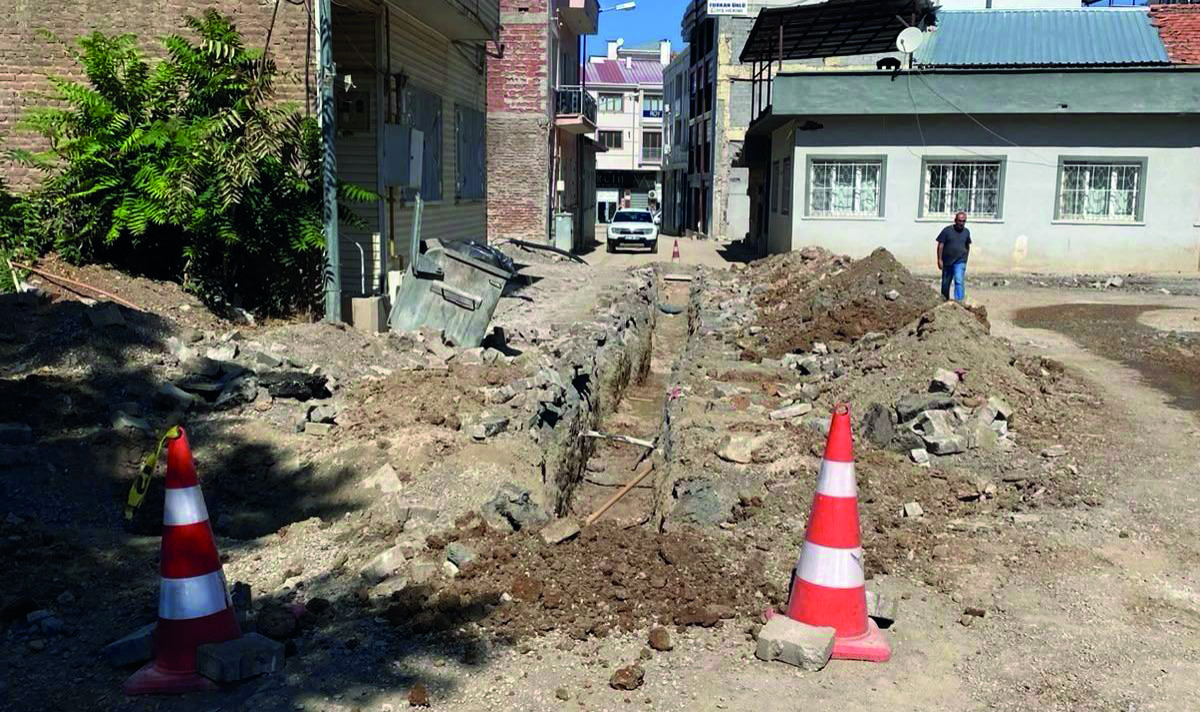 Niyazi Mısri Mahallesi’nde ‘Tarla’yı Aratmayan Yollar