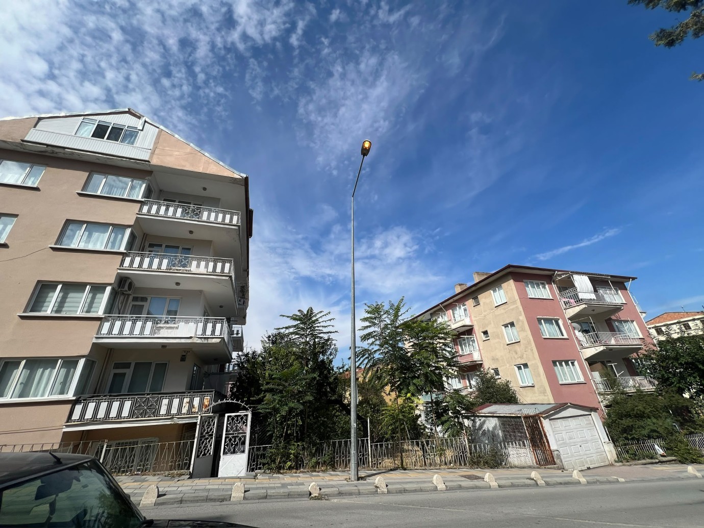 Malatya’da İsraf Tepkisi...Lambalar Gündüz Yanıyor!