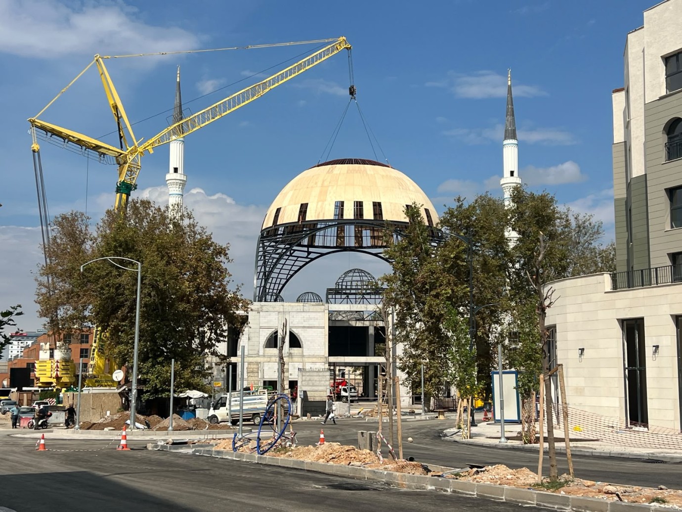 Söğütlü Cami’de Önemli Aşama!  Kubbe Yerine Takıldı