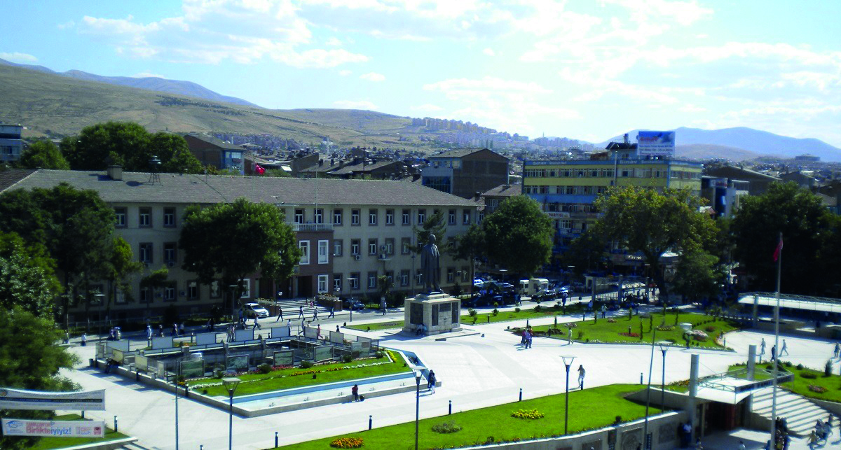 Depremzedeler Valilik Hizmetlerinden Memnun Değilmiş
