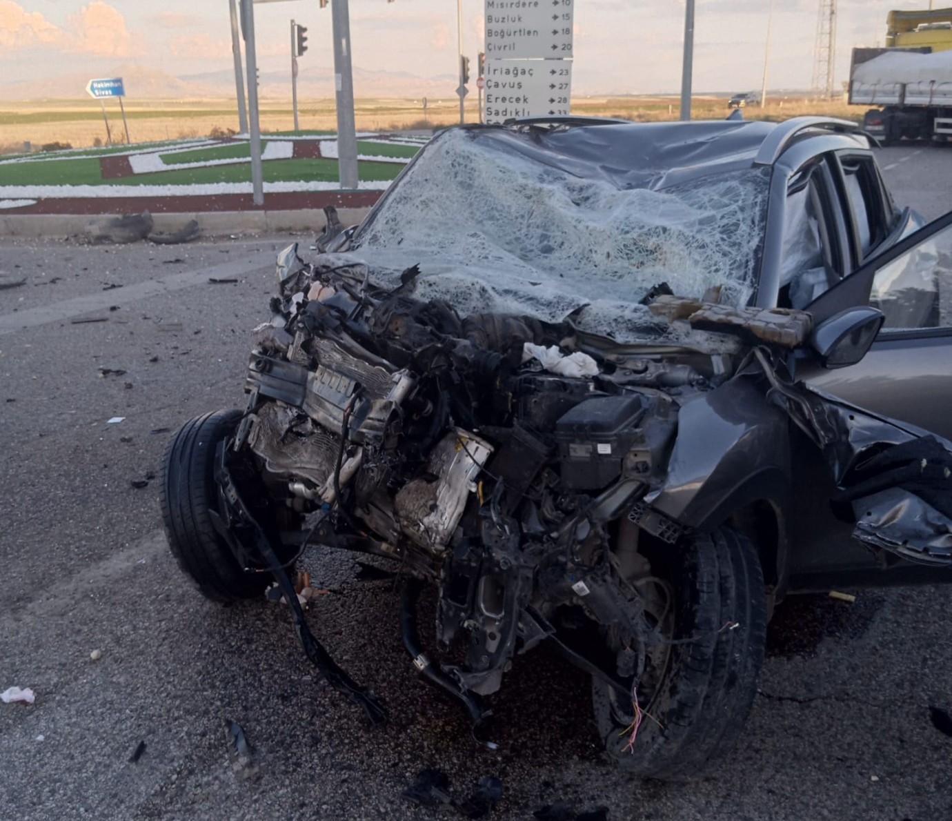 Malatya Yazıhan Kavşağında Trafik Kazası: 1’i Ağır 3 Yaralı