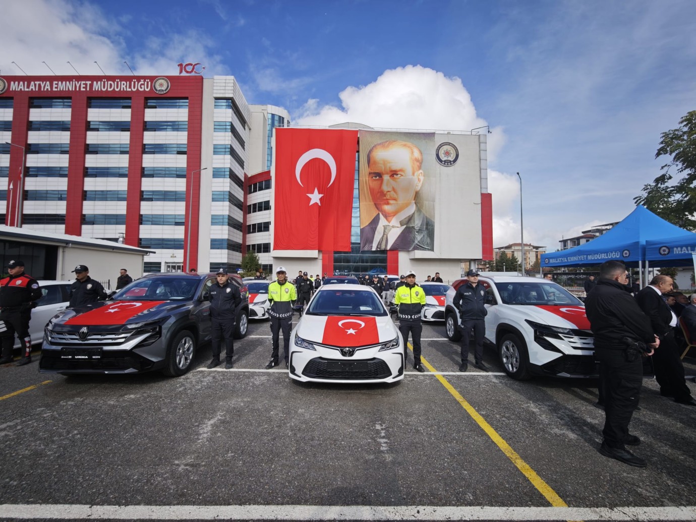Emniyet’in Araç Filosu Güçlendi...16 Yeni Araç Göreve Başladı!