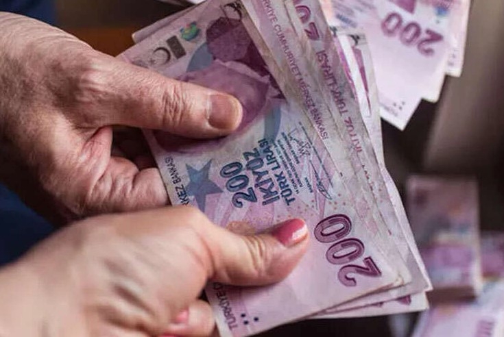 Emeklinin maaşı hesaplara yattı
