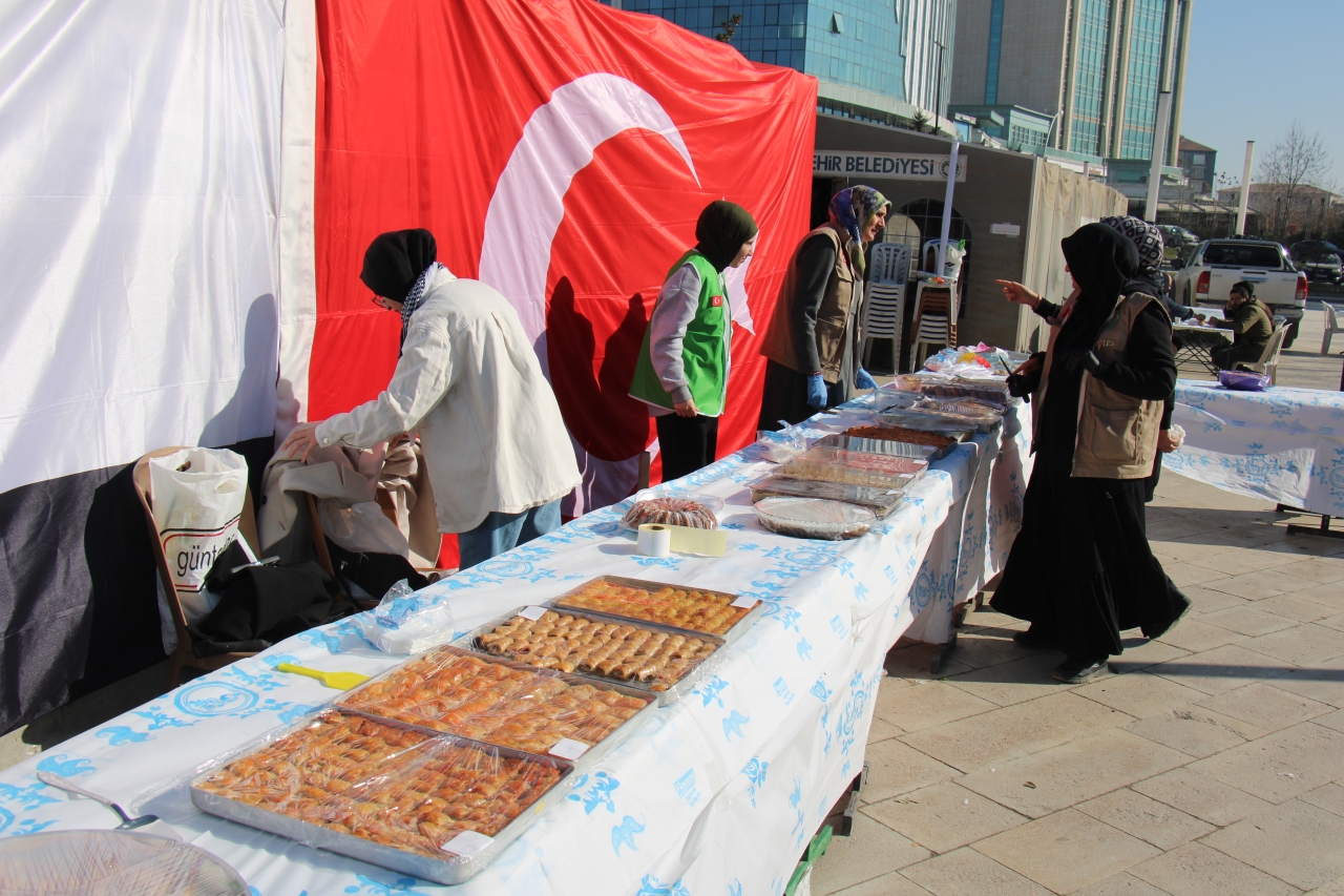 Gazze'yi Yeniden İnşa Temalı Kermes Yoğun İlgi Görüyor