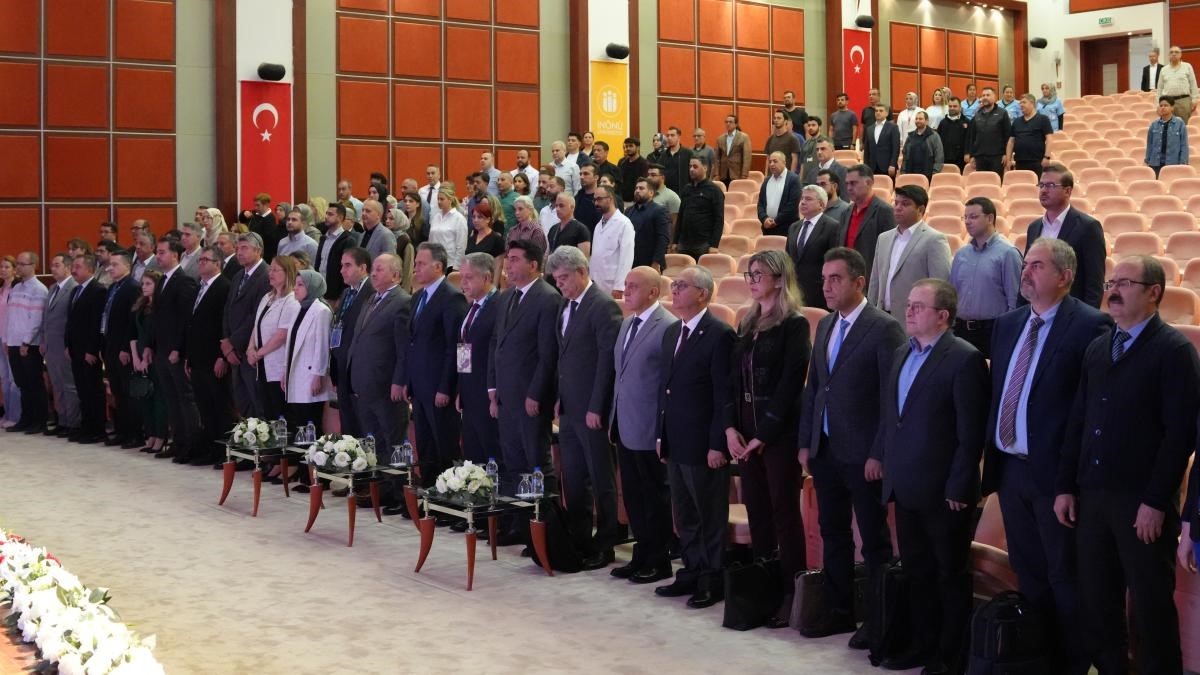 Rektör Akpolat,''Ezbercilik Büyük Sorun,Klinik Akıl Yürütme Becerisi Elzem''