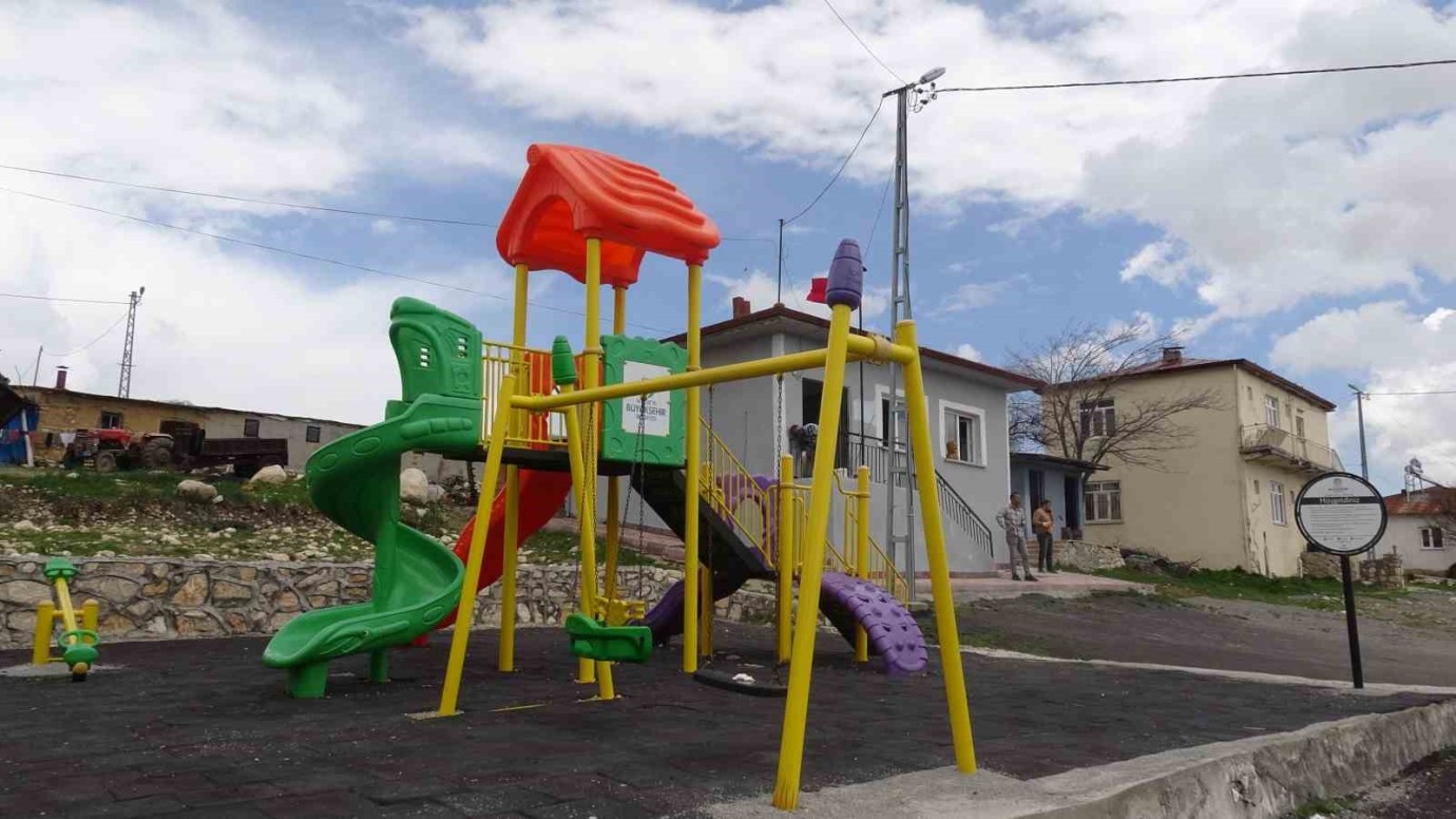 Jandarma Ekipleri,Köy Okulunu Ayağa Kaldırdı