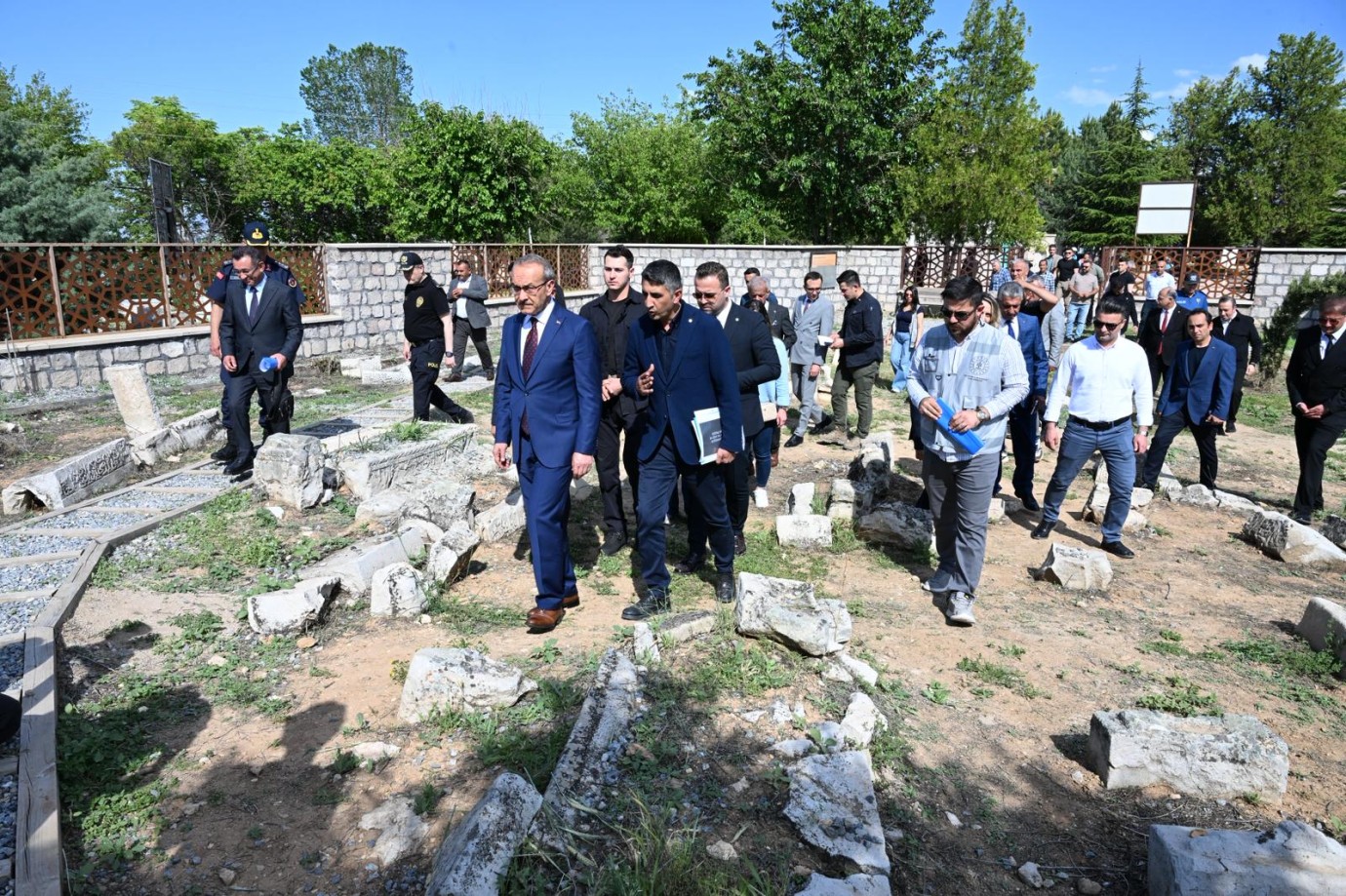Vali Yavuz,Restorasyonu Süren Tarihi Eserleri Denetledi