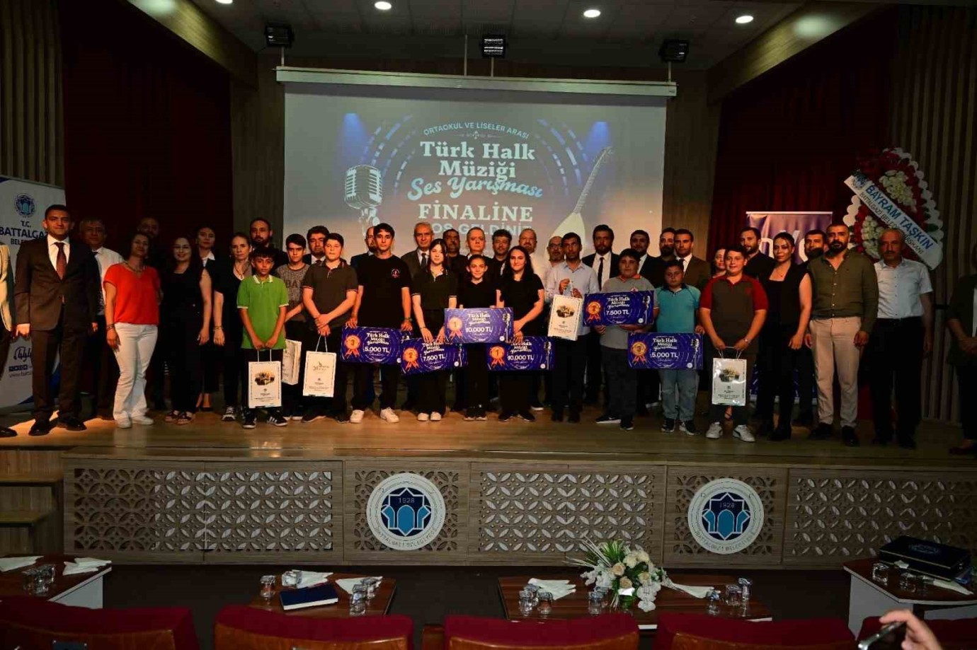 Battalgazi’de Düzenlenen Türk Halk Müziği Yarışması'nın Ödülleri Takdim Edildi