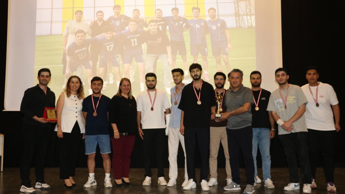 İnönü Üniversitesi’nin Başarılı Sporcuları Ödüllerini Aldı