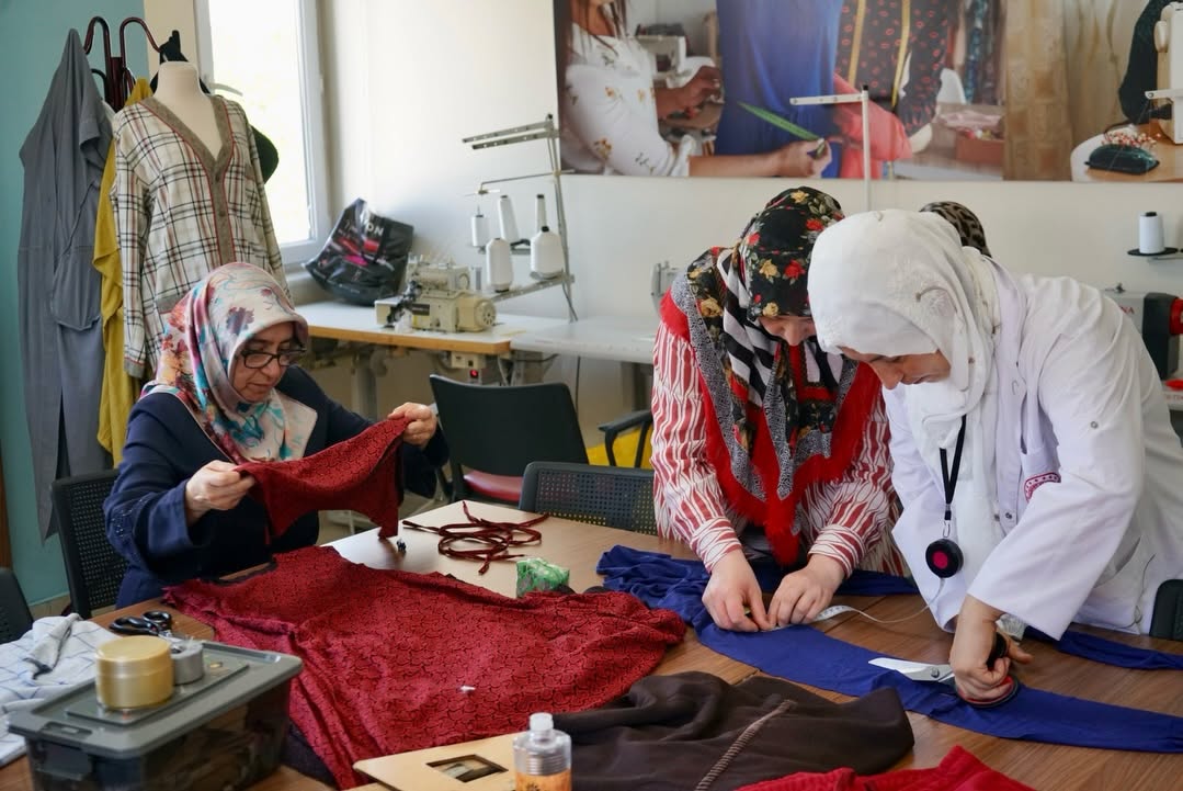 Yeşilyurt Mesleki Eğitim Merkezi’nde Kadınlar Üretime Katkı Sağlıyor
