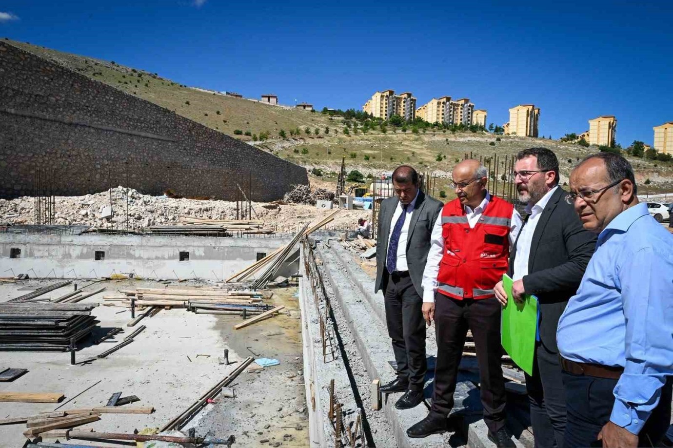TOKİ Karagöz Spor Kompleksinin İnşaatı Hızla Yükseliyor