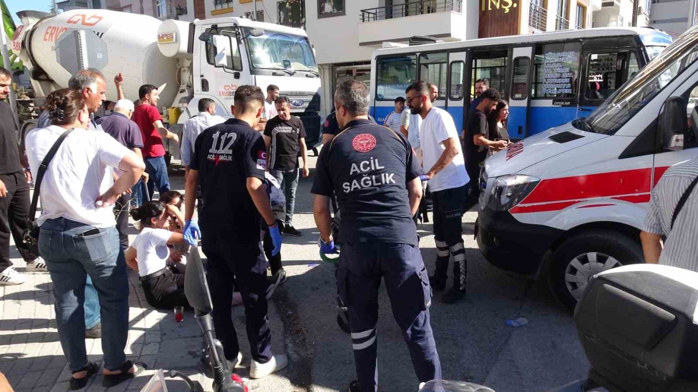 Freni Boşalan Halk Minibüsü Kaosa Sebep Oldu