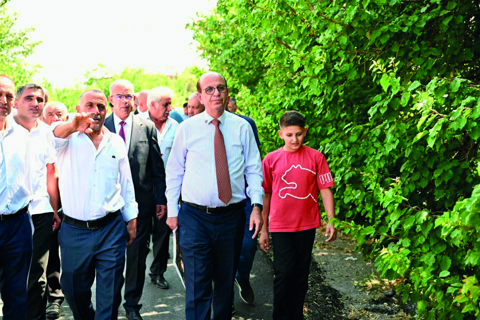 Yeşilyurt'tan Üç Mahalleye Doğal Gaz Müjdesi  Geçit Sözünü Tuttu!