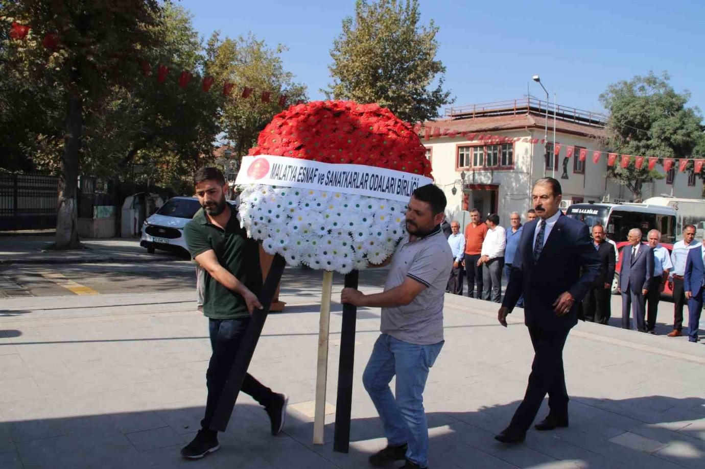 MESOB Başkanı Keskin,Ahilik Haftası'nda Atatürk Anıtı’na Çelenk Sundu