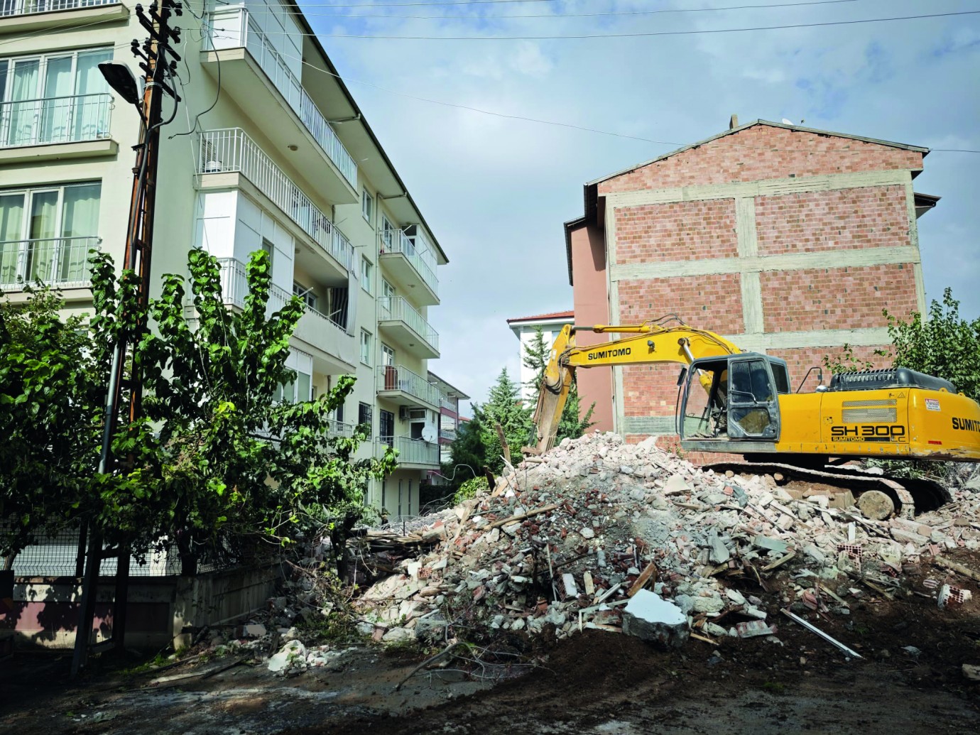 Kesilmeyen Elektrik Beyaz Eşyaları Yaktı!  Yıkımda İhmal İddiası