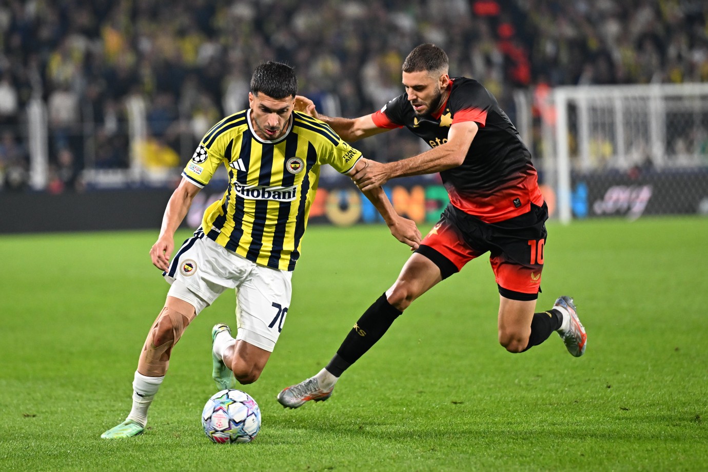 Fenerbahçe 2 Farklı Öne Geçtiği Slavia Prag Karşısında Maçı 2-2 Tamamladı